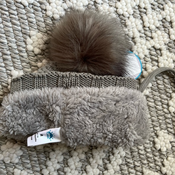 NWT - Calikids - baby winter hat. Size 9-18 months - Picture 3 of 5